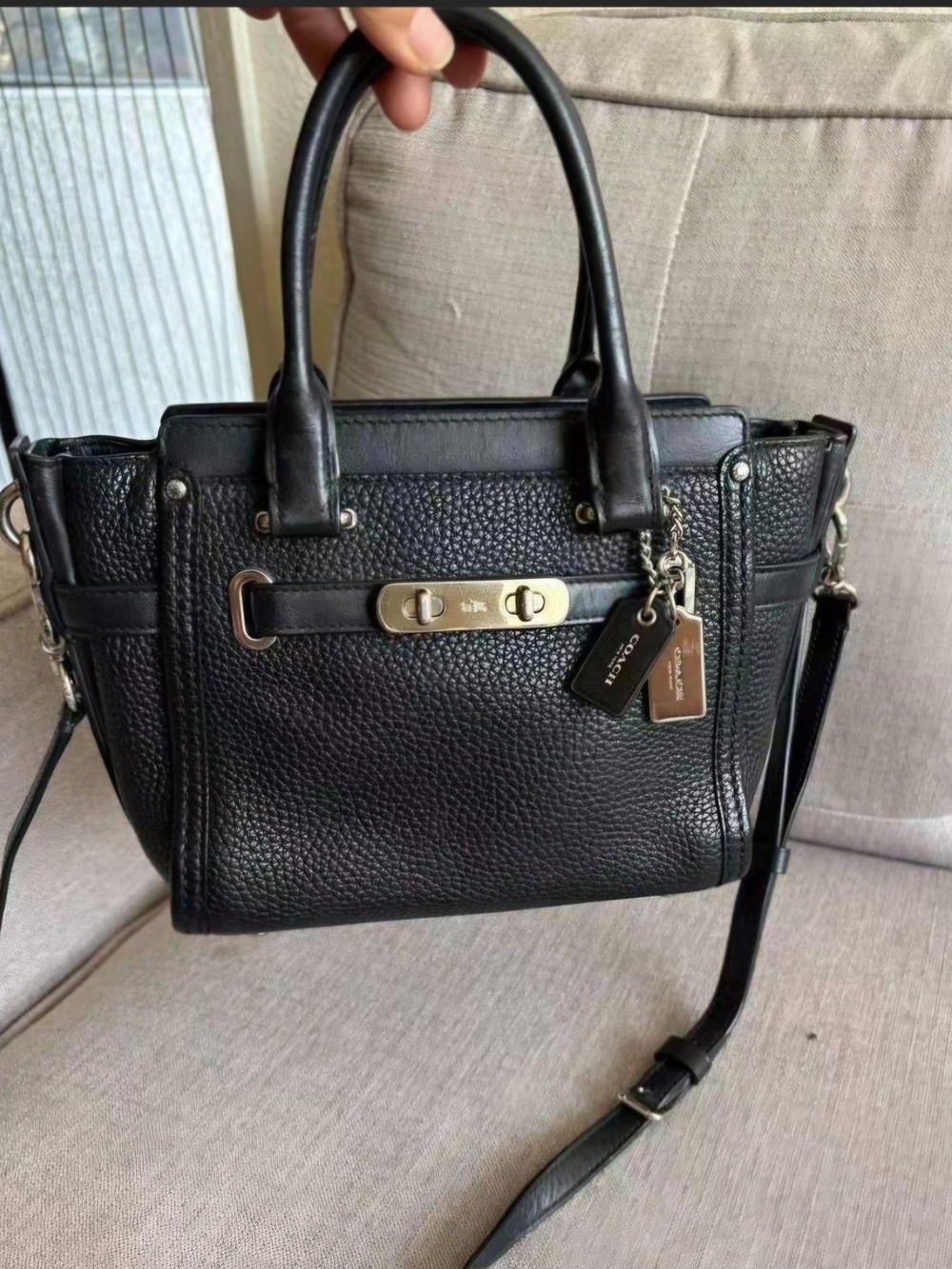 Coach EUC! Swagger 21 Storypatch Black Pebbled Leather Satchel with Turn-Lock